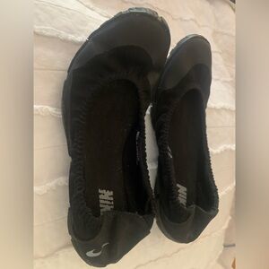 Nike Women's Black Elastic Slip-On Ballet Flats